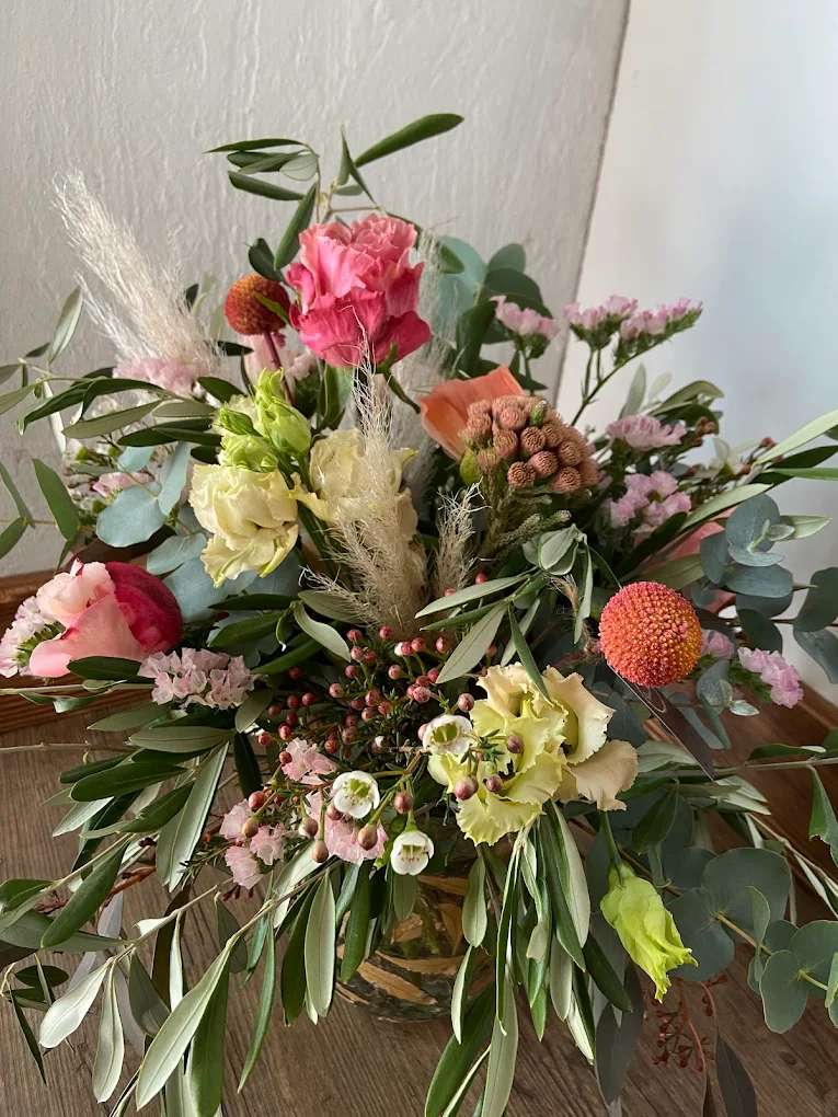 BlumenButik GmbH Ins – Partnerflorist BernBlueme.ch