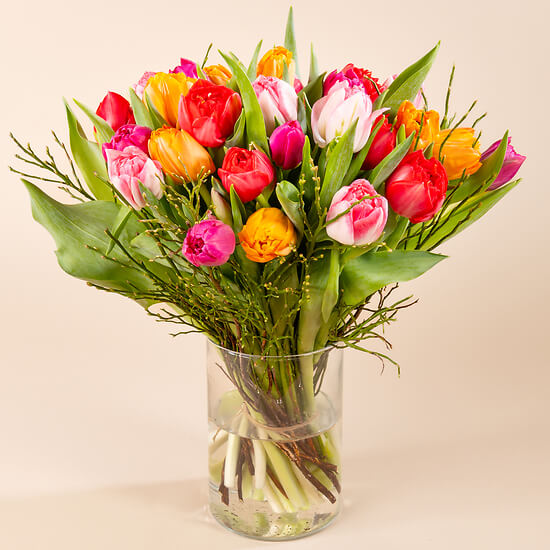 Denk an Dich – bunte Tulpen mit Vase, Blumenlieferung Bern